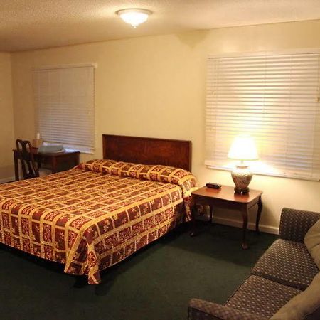 Parliament Resort Gay Mens Resort Augusta Exterior photo